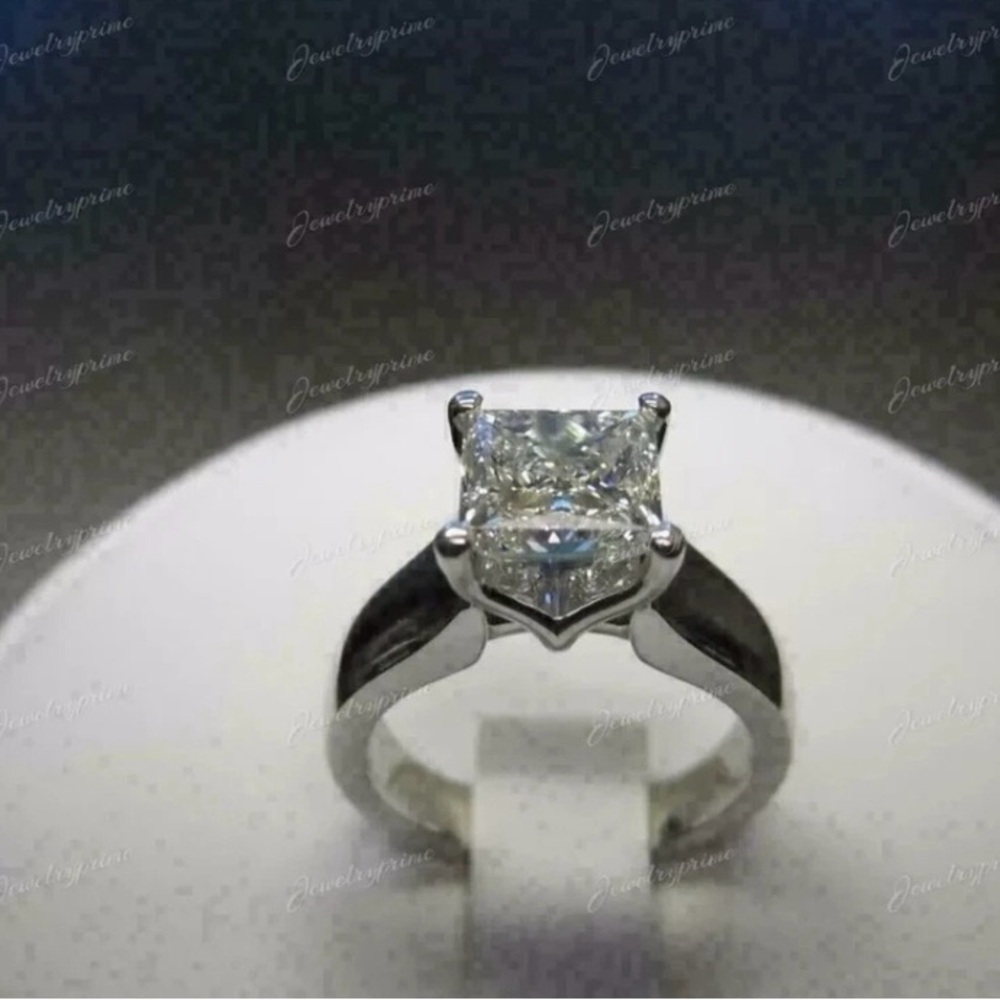 Elegant Silver Women's Ring - Picture 3 of 3